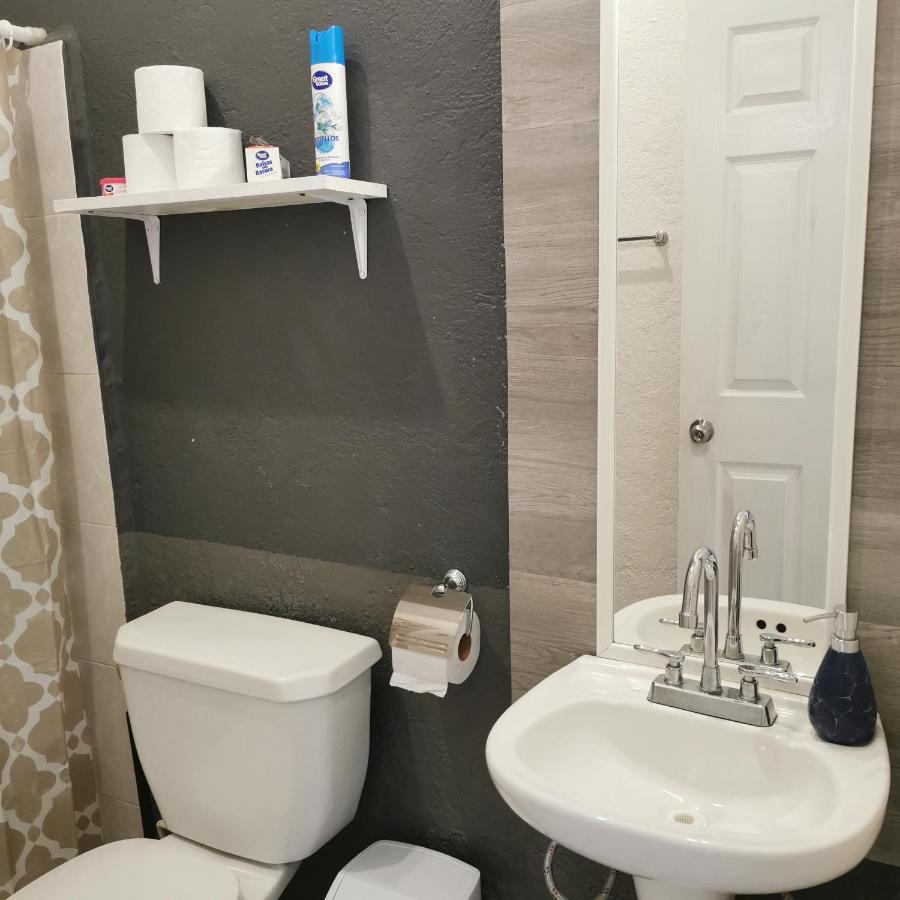 Lovely Studio Apartment With Balcony Ac & Wi-Fi, Minutes From Downtown! Zihuatanejo Buitenkant foto